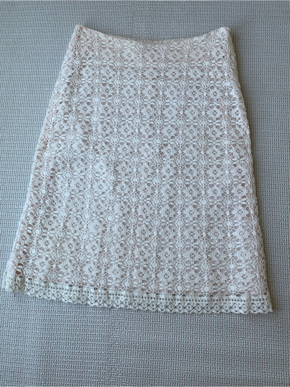 Trina Tuck Cream Blush Pink Crochet Lace Pencil Skirt -Y2K vintage size 2-XS